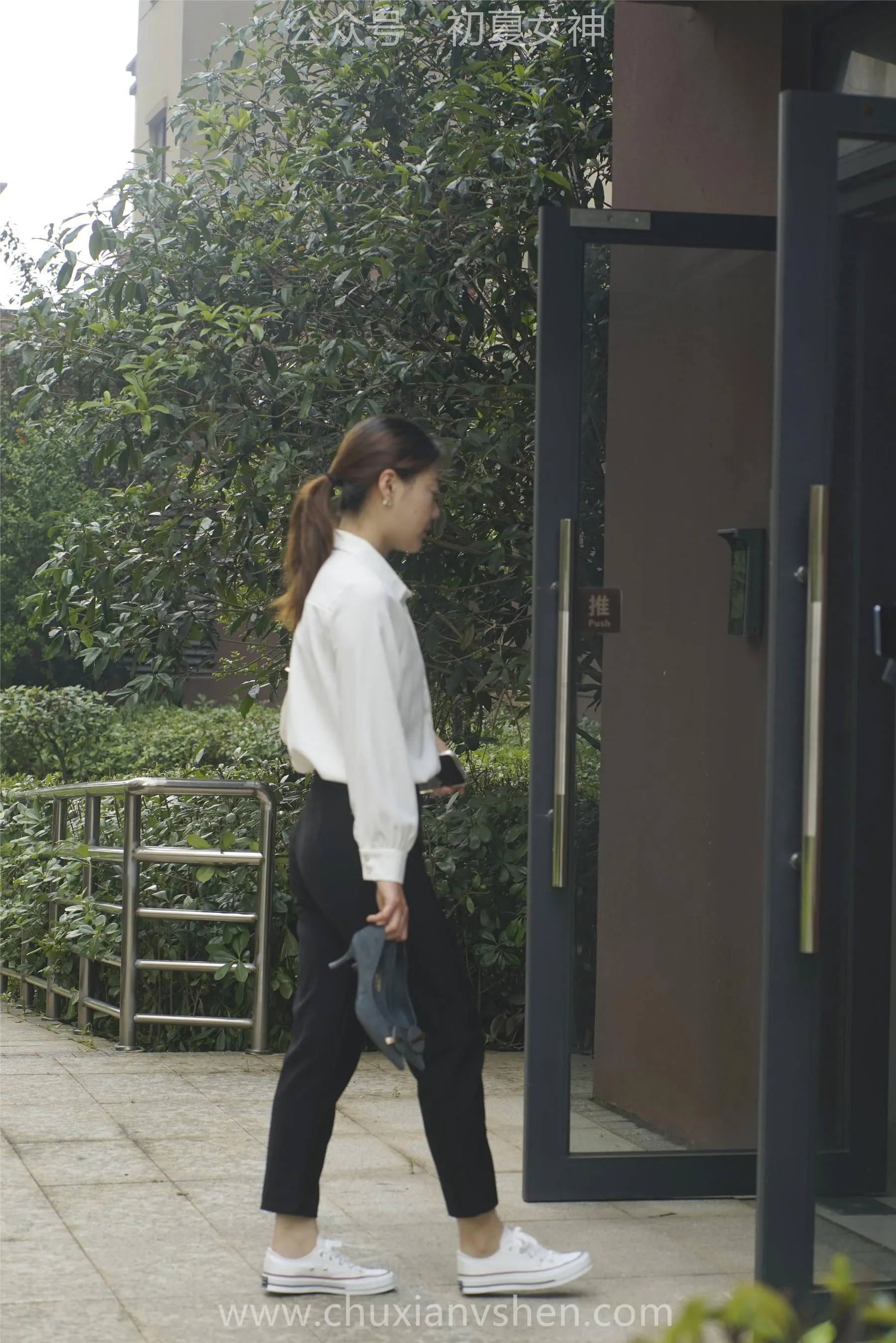 初夏女神 NO.060 小悦悦 职场小白 [129P]插图